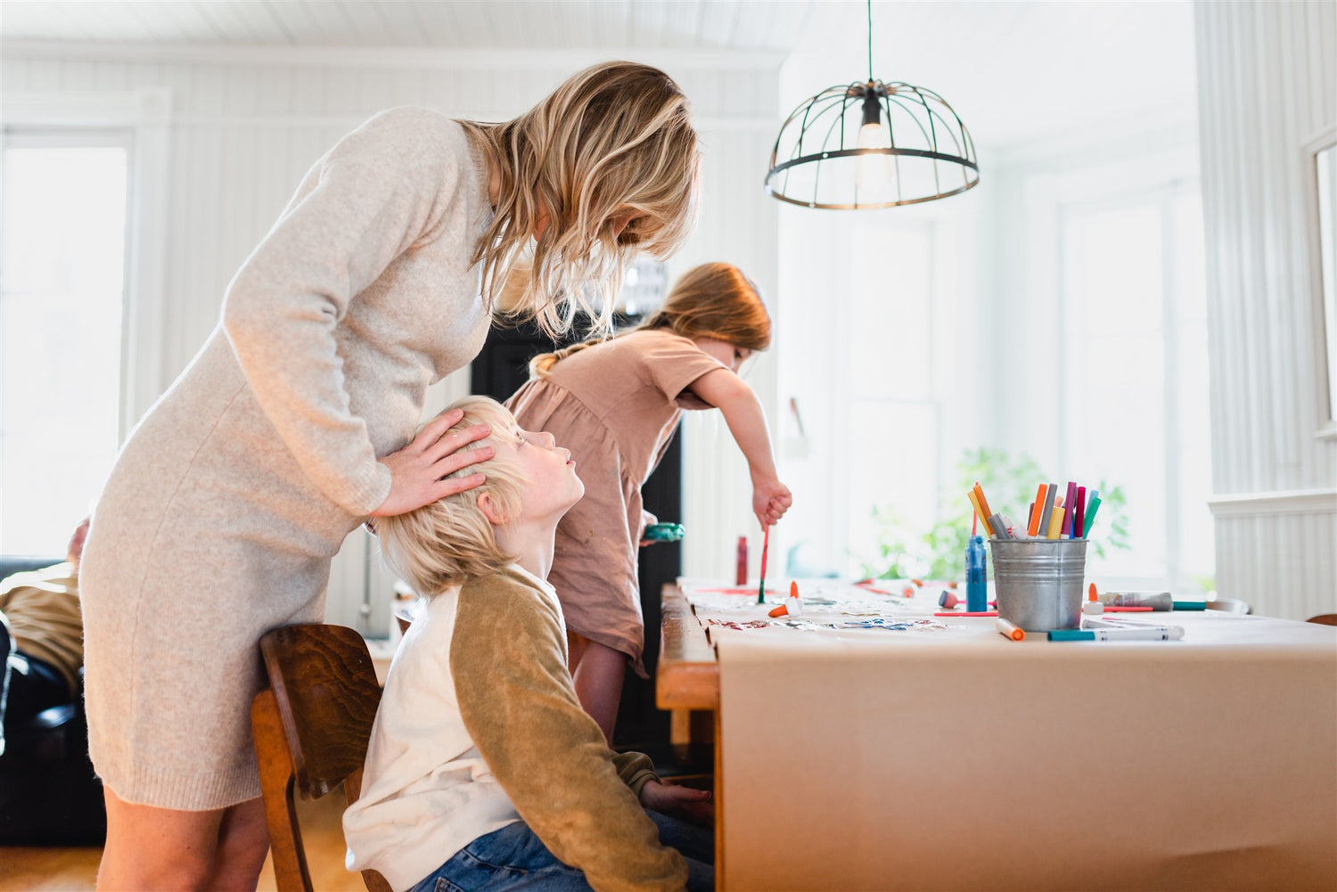 Parents en télétravail: trucs et conseils pour des enfants autonomes